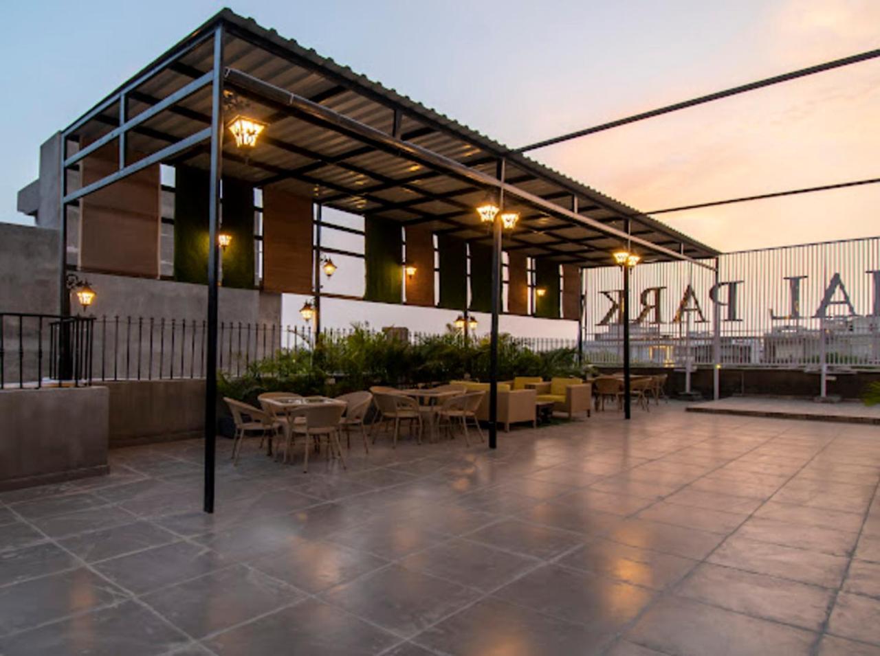 Hotel Imperial Park Gurgaon Exterior photo